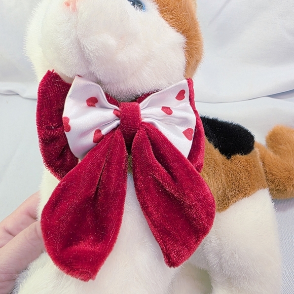 Walmart Calico Cat Plush Stuffed Toy Red Velour Bow Hearts Blue Eyes 9.5 Inch - Picture 3 of 10